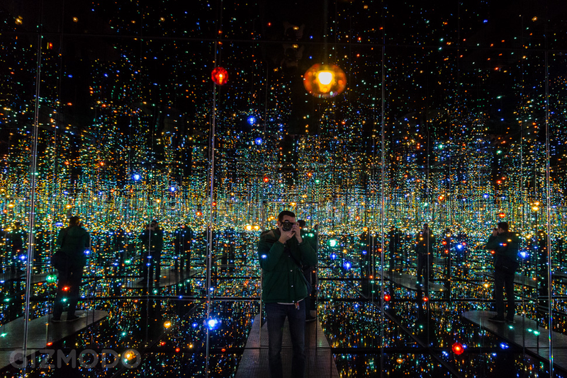 Illustration for article titled Explore the Extraordinary, Glittering Infinity Rooms of Yayoi Kusama